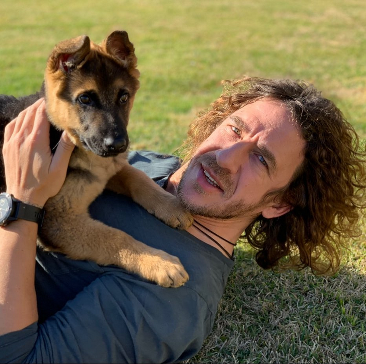 Incredibila transformare a lui Carles Puyol » S-a retras în munți, are o companie bazată pe realitatea virtuală și s-a apucat de acroyoga: „Nu faceți așa ceva acasă!”