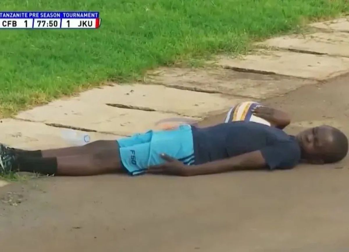 Jucătorii, arbitrul și cameramanii s-au aruncat la pământ pentru a evita pericolul!