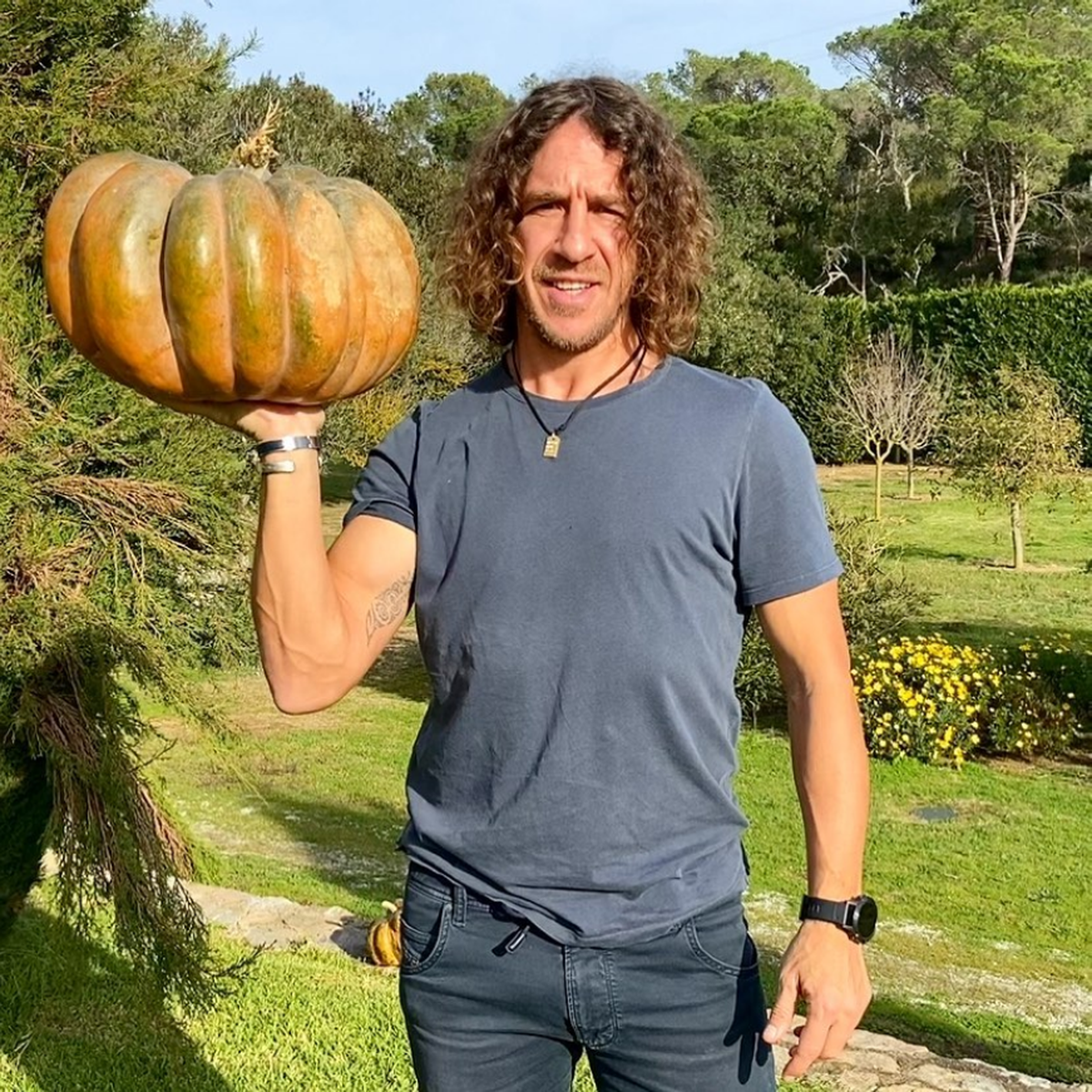 Incredibila transformare a lui Carles Puyol » S-a retras în munți, are o companie bazată pe realitatea virtuală și s-a apucat de acroyoga: „Nu faceți așa ceva acasă!”