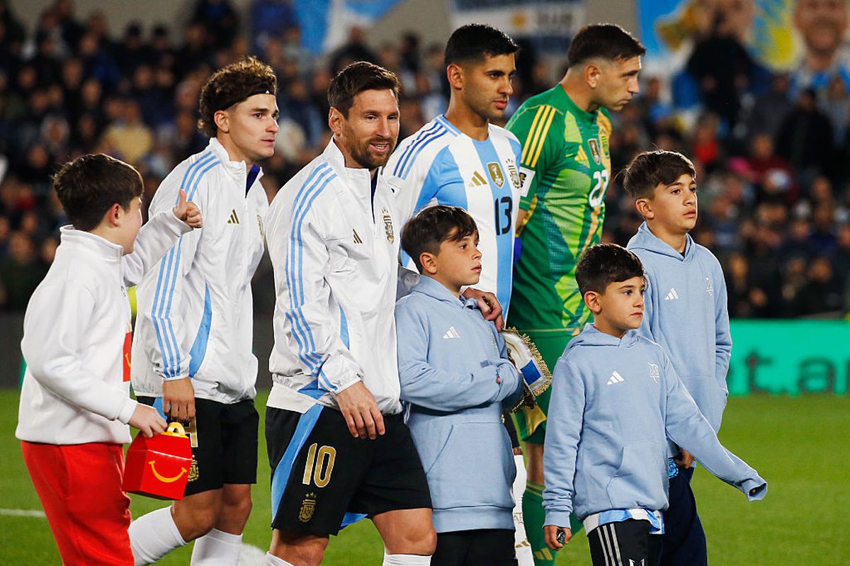 Imagini magnifice » Lionel Messi a jucat ultimul meci acasă, în Argentina! A avut copiii alături și a plâns în fața unui stadion care îi striga numele