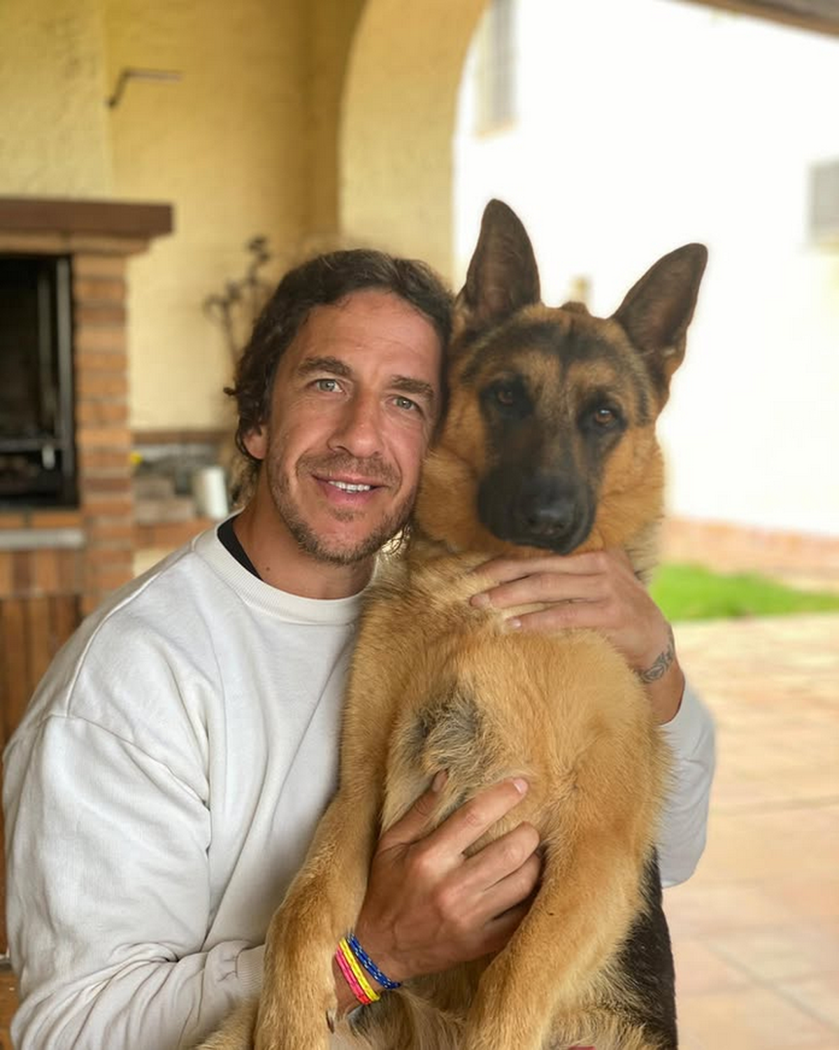 Incredibila transformare a lui Carles Puyol » S-a retras în munți, are o companie bazată pe realitatea virtuală și s-a apucat de acroyoga: „Nu faceți așa ceva acasă!”