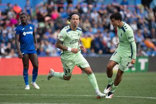 Au luat unul de la altul! Doi fotbaliști de la cluburi diferite au postat mesaje de despărțire IDENTICE, iar ironiile curg în valuri