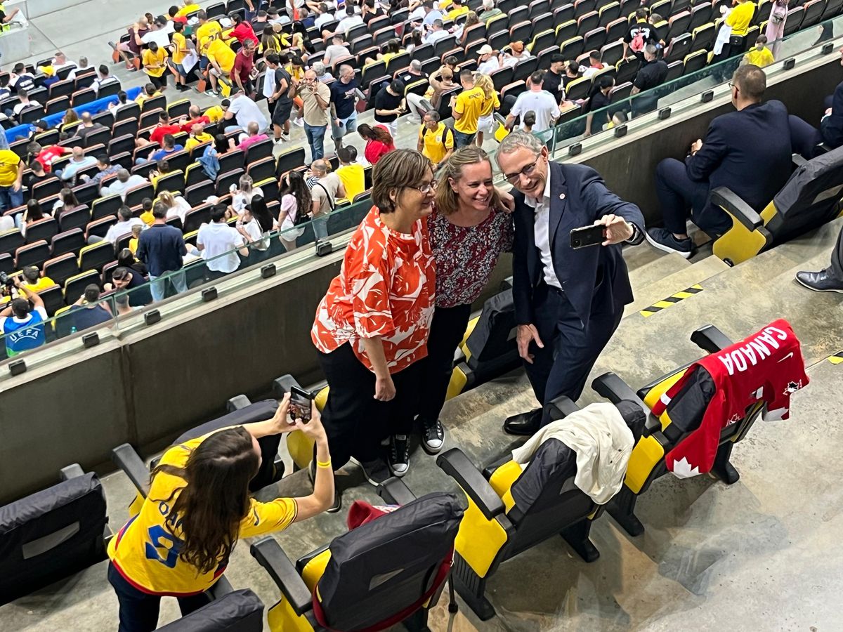 Multe VIP-uri la România - Canada + momentul care a ridicat Arena Națională în picioare