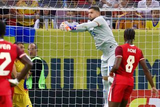 Mihai Stoica, nemilos cu Horațiu Moldovan: „Dezastru total. Avem contract să apere el?”