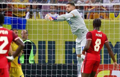 Mihai Stoica, nemilos cu Horațiu Moldovan: „Dezastru total. Avem contract să apere el?”