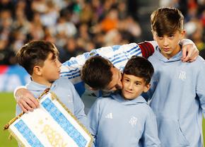 Imagini magnifice » Lionel Messi a jucat ultimul meci acasă, în Argentina! A avut copiii alături și a plâns în fața unui stadion care îi striga numele