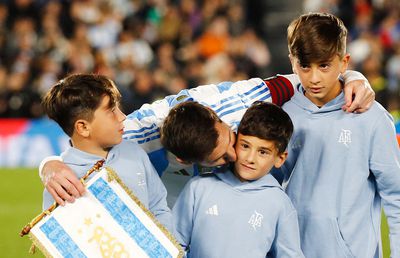 Imagini magnifice » Lionel Messi a jucat ultimul meci acasă, în Argentina! A avut copiii alături și a plâns în fața unui stadion care îi striga numele