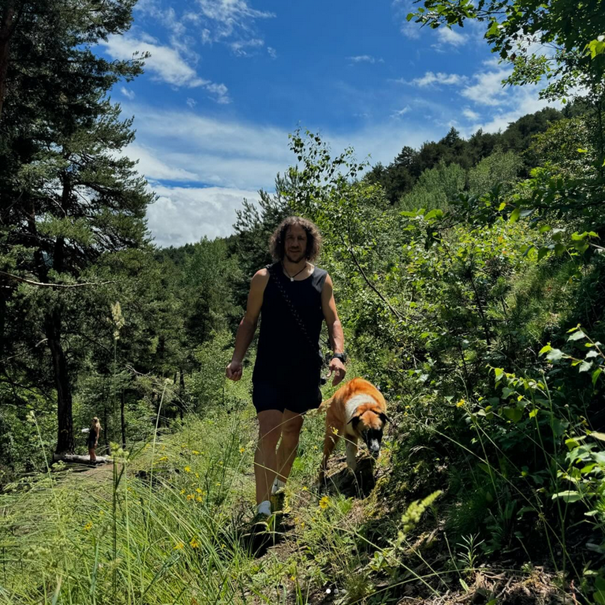 Incredibila transformare a lui Carles Puyol » S-a retras în munți, are o companie bazată pe realitatea virtuală și s-a apucat de acroyoga: „Nu faceți așa ceva acasă!”