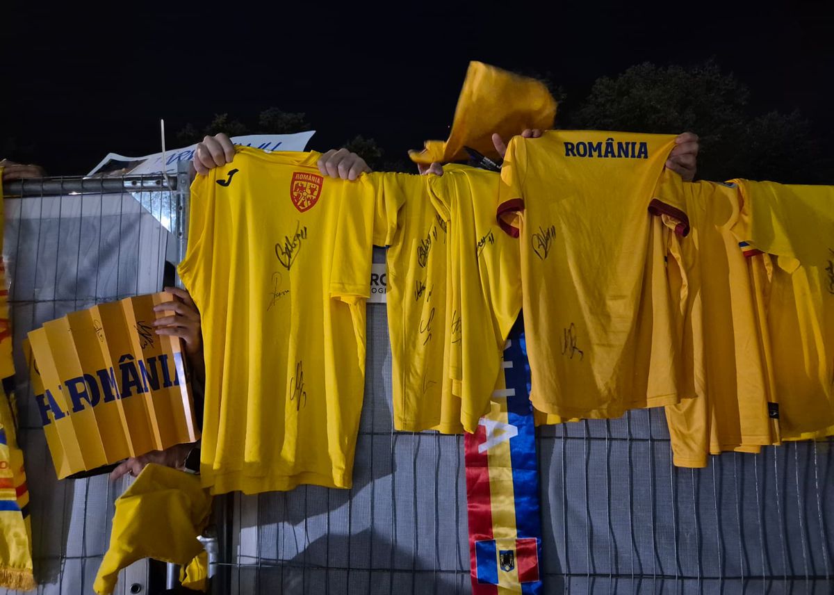 Scene penibile: generația de suflet, ascunsă de copii prin garduri de doi metri! Ce nu s-a văzut la TV, după umilința din România - Canada