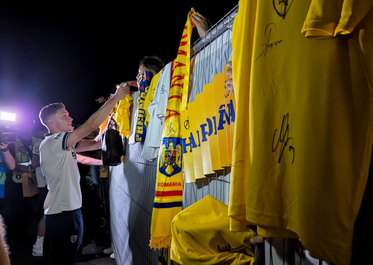 Scene penibile: generația de suflet, ascunsă de copii prin garduri de doi metri! Ce nu s-a văzut la TV, după umilința din România - Canada