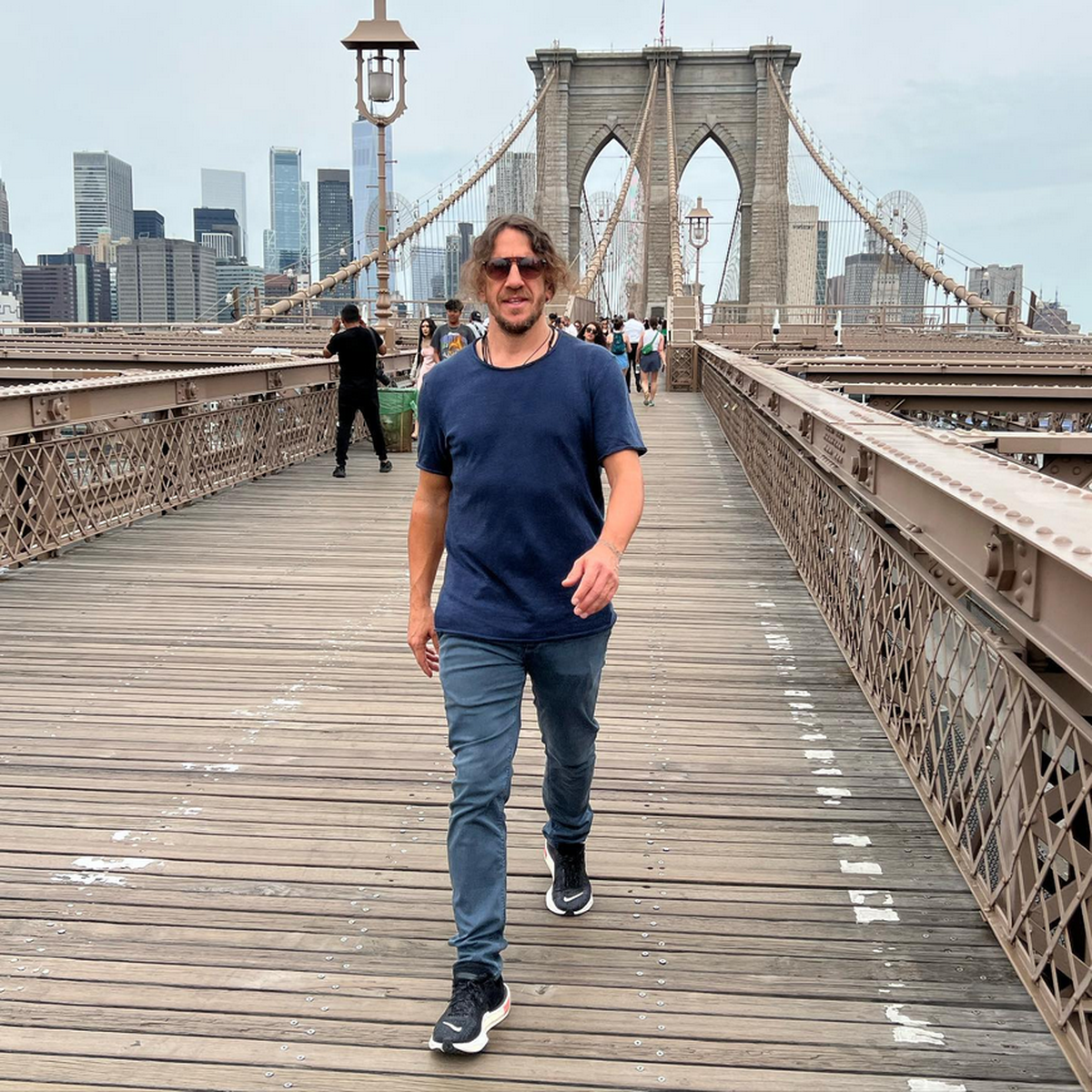 Incredibila transformare a lui Carles Puyol » S-a retras în munți, are o companie bazată pe realitatea virtuală și s-a apucat de acroyoga: „Nu faceți așa ceva acasă!”