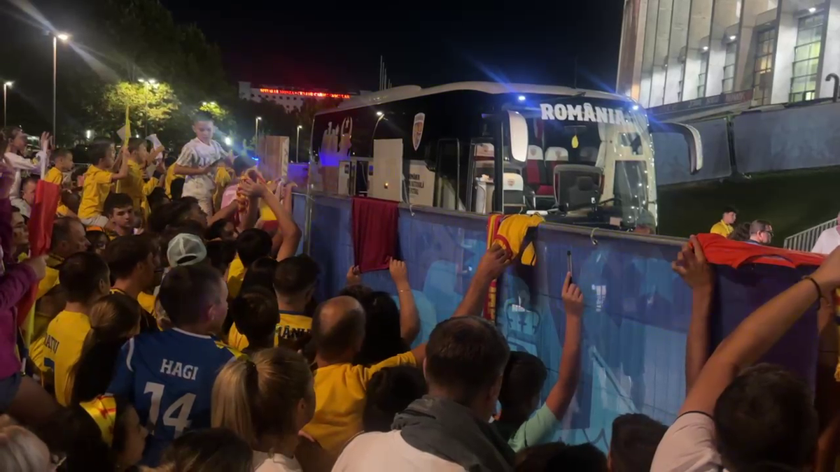 Scene penibile: generația de suflet, ascunsă de copii prin garduri de doi metri! Ce nu s-a văzut la TV, după umilința din România - Canada