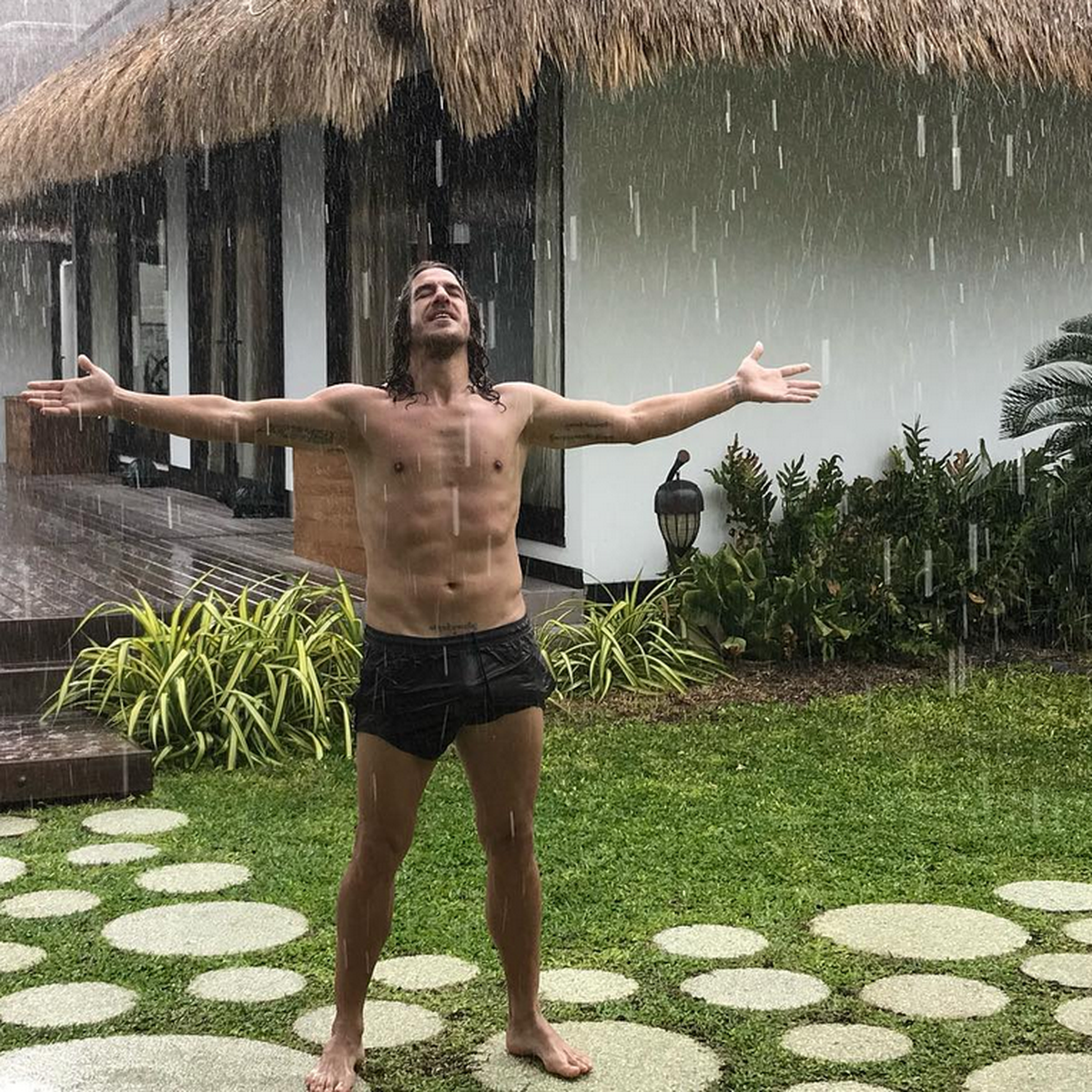 Incredibila transformare a lui Carles Puyol » S-a retras în munți, are o companie bazată pe realitatea virtuală și s-a apucat de acroyoga: „Nu faceți așa ceva acasă!”