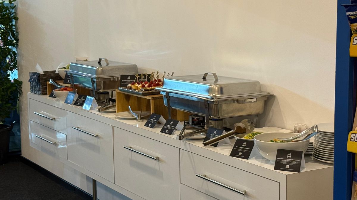 Loja lui Burleanu, la România - Canada