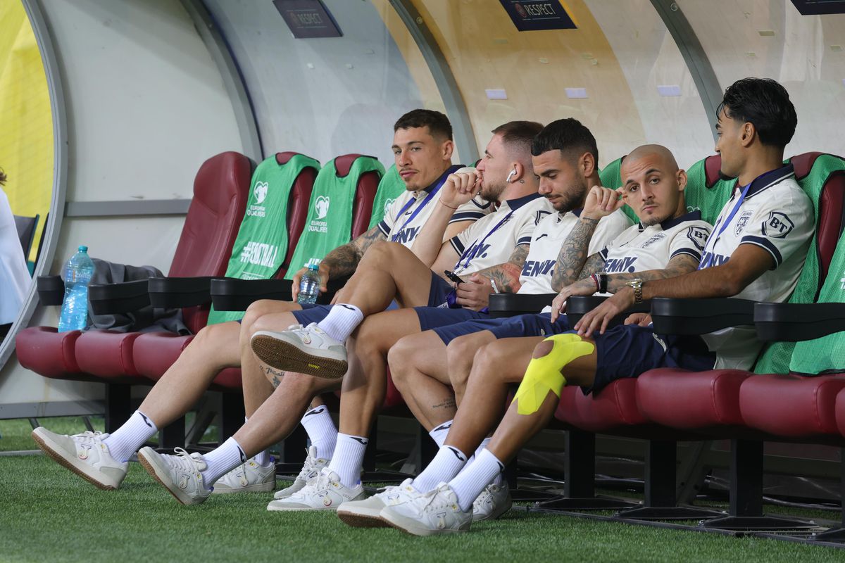 Decizia lui Mircea Lucescu l-a înfuriat pe Mihai Stoica: „Păi bagă-l să joace! Nu-l ține pe bancă!”