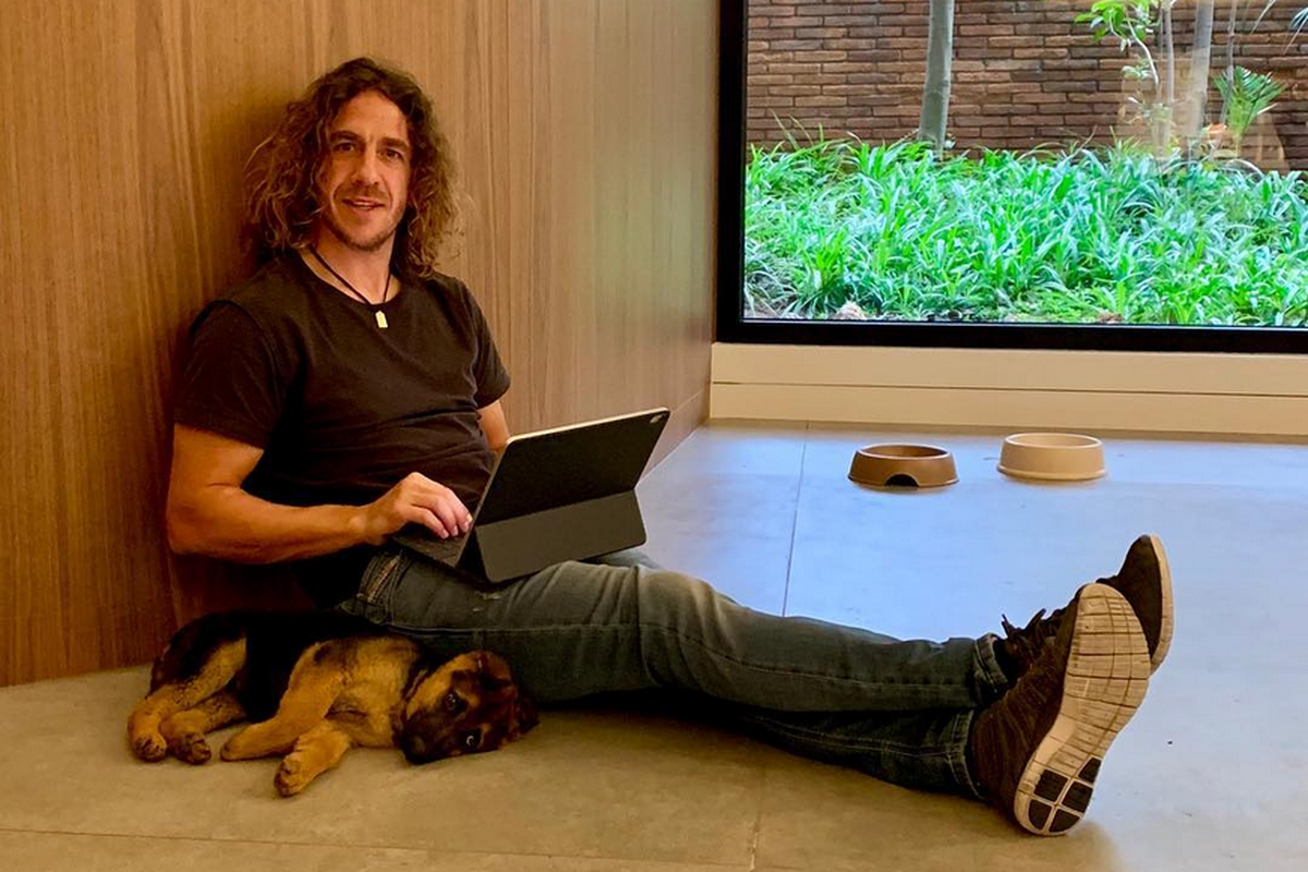 Incredibila transformare a lui Carles Puyol » S-a retras în munți, are o companie bazată pe realitatea virtuală și s-a apucat de acroyoga: „Nu faceți așa ceva acasă!”