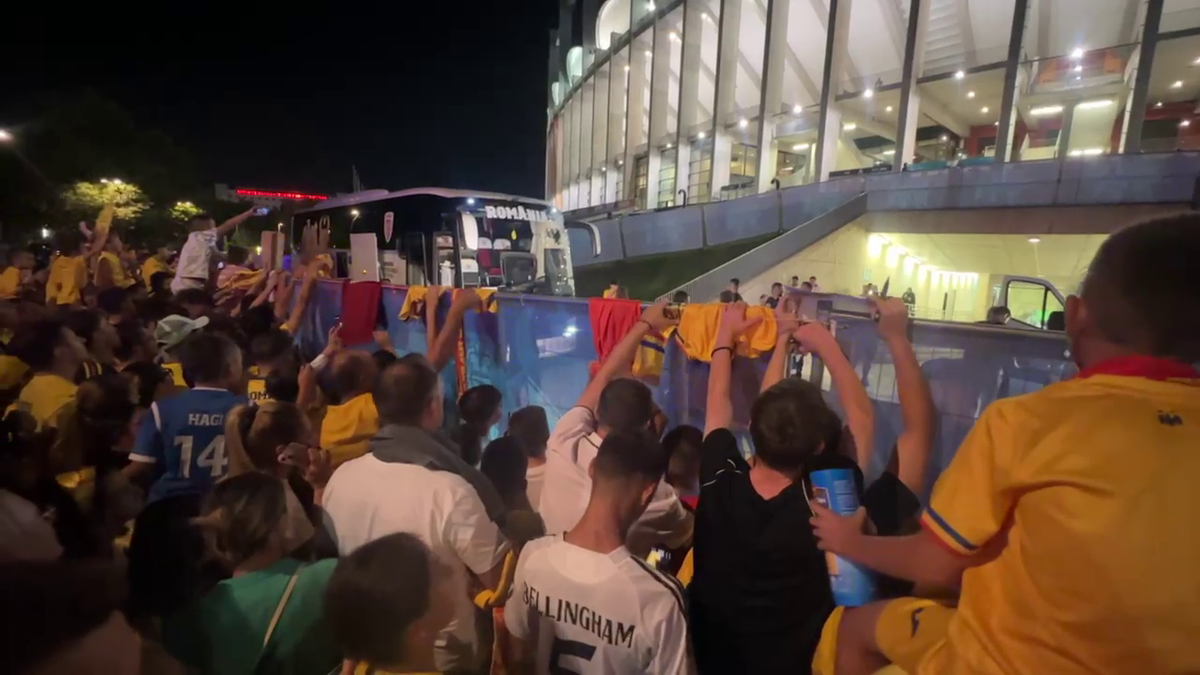 Scene penibile: generația de suflet, ascunsă de copii prin garduri de doi metri! Ce nu s-a văzut la TV, după umilința din România - Canada