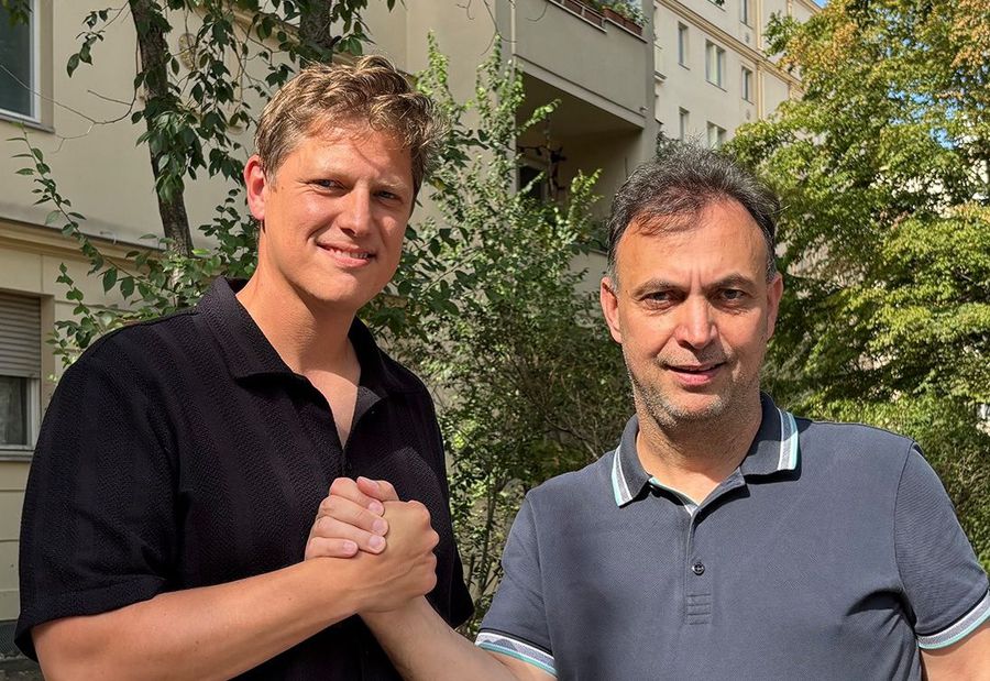 Nicolej Krickau, în stânga, prezentat oficial „Cutremur” în Germania » Finalista Ligii Campionilor și-a demis antrenorul! Fanii se revoltă, directorul sportiv a demisionat: „Cea mai grea decizie din ultimii 20 de ani”