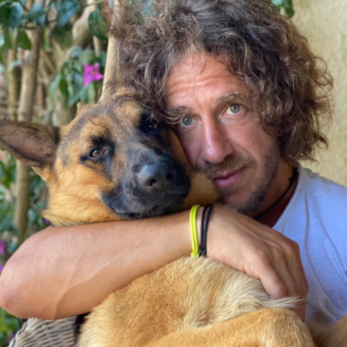 Incredibila transformare a lui Carles Puyol » S-a retras în munți, are o companie bazată pe realitatea virtuală și s-a apucat de acroyoga: „Nu faceți așa ceva acasă!”
