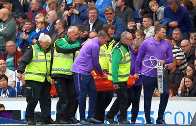 BRIGHTON - TOTTENHAM 3-0 // FOTO Accidentare HORROR în Premier League » Hugo Lloris și-a rupt mâna și a avut nevoie de masca de oxigen