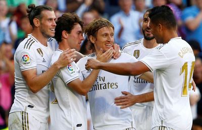 REAL MADRID - GRANADA 4-2 // VIDEO Spectacol total pe „Bernabeu”: Real câștigă entuziasmant un meci în care Modric și Hazard au înscris supergoluri