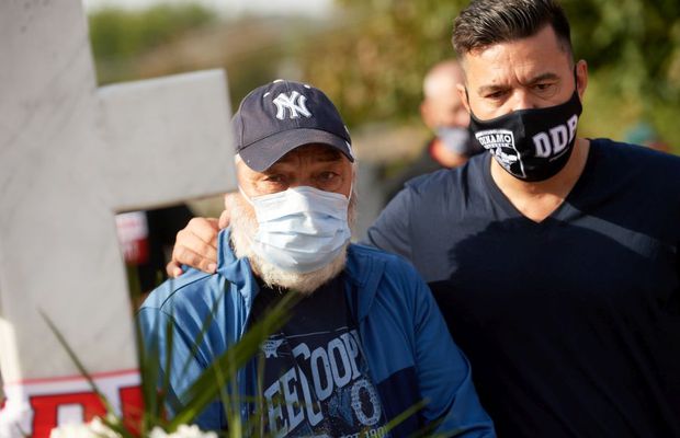 VIDEO Cosmin Contra și jucătorii lui Dinamo au mers azi la mormântul lui Cătălin Hîldan » Momente emoționante la Brănești