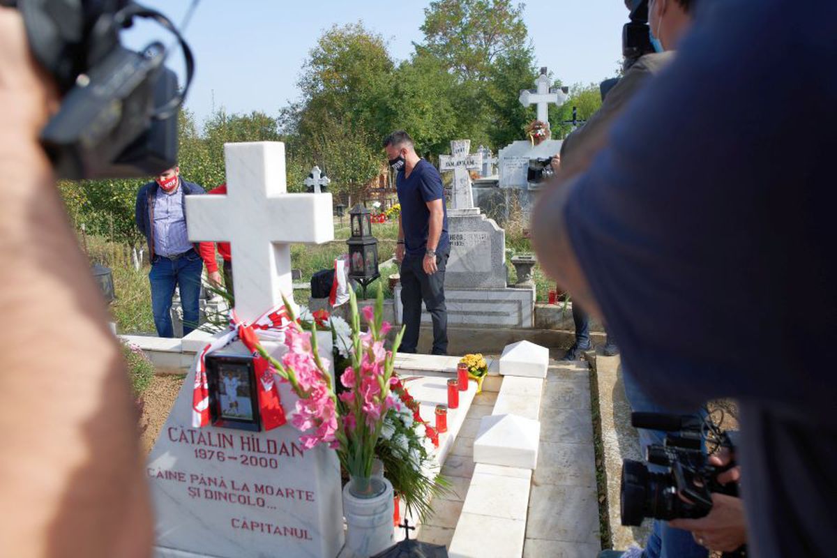 Cosmin Contra și jucătorii lui Dinamo au mers la mormântul lui Cătălin Hîldan