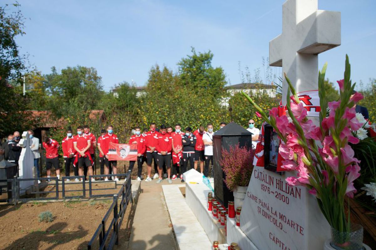 VIDEO Cosmin Contra și jucătorii lui Dinamo au mers azi la mormântul lui Cătălin Hîldan » Momente emoționante la Brănești