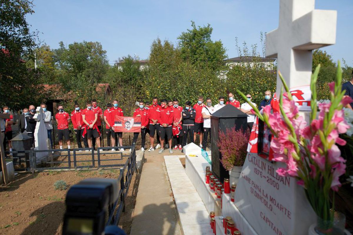 VIDEO Cosmin Contra și jucătorii lui Dinamo au mers azi la mormântul lui Cătălin Hîldan » Momente emoționante la Brănești