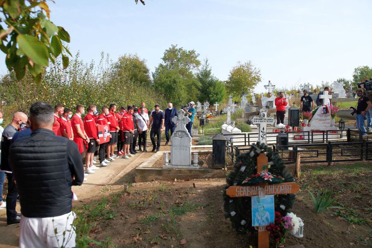 Cosmin Contra și jucătorii lui Dinamo au mers la mormântul lui Cătălin Hîldan