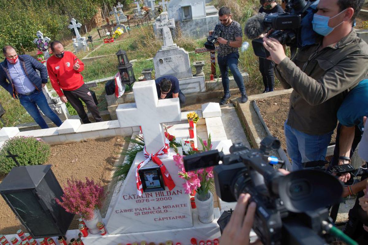 VIDEO Cosmin Contra și jucătorii lui Dinamo au mers azi la mormântul lui Cătălin Hîldan » Momente emoționante la Brănești