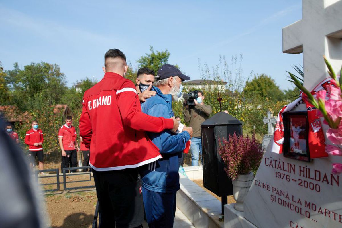 VIDEO Cosmin Contra și jucătorii lui Dinamo au mers azi la mormântul lui Cătălin Hîldan » Momente emoționante la Brănești