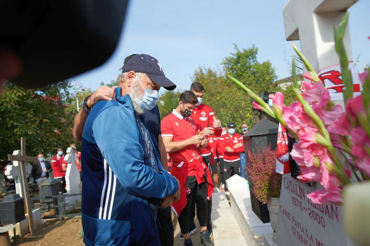 Cosmin Contra și jucătorii lui Dinamo au mers la mormântul lui Cătălin Hîldan