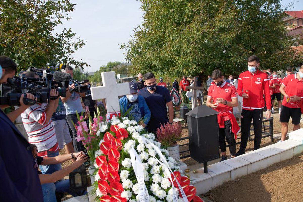 VIDEO Cosmin Contra și jucătorii lui Dinamo au mers azi la mormântul lui Cătălin Hîldan » Momente emoționante la Brănești