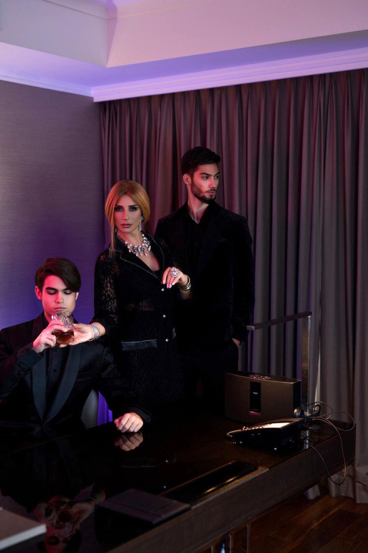 Anamaria Prodan dezvăluie un episod șocant: „Au venit 200 peste mine, aveam pistolul pe masă! Le era frică să cheme poliția”