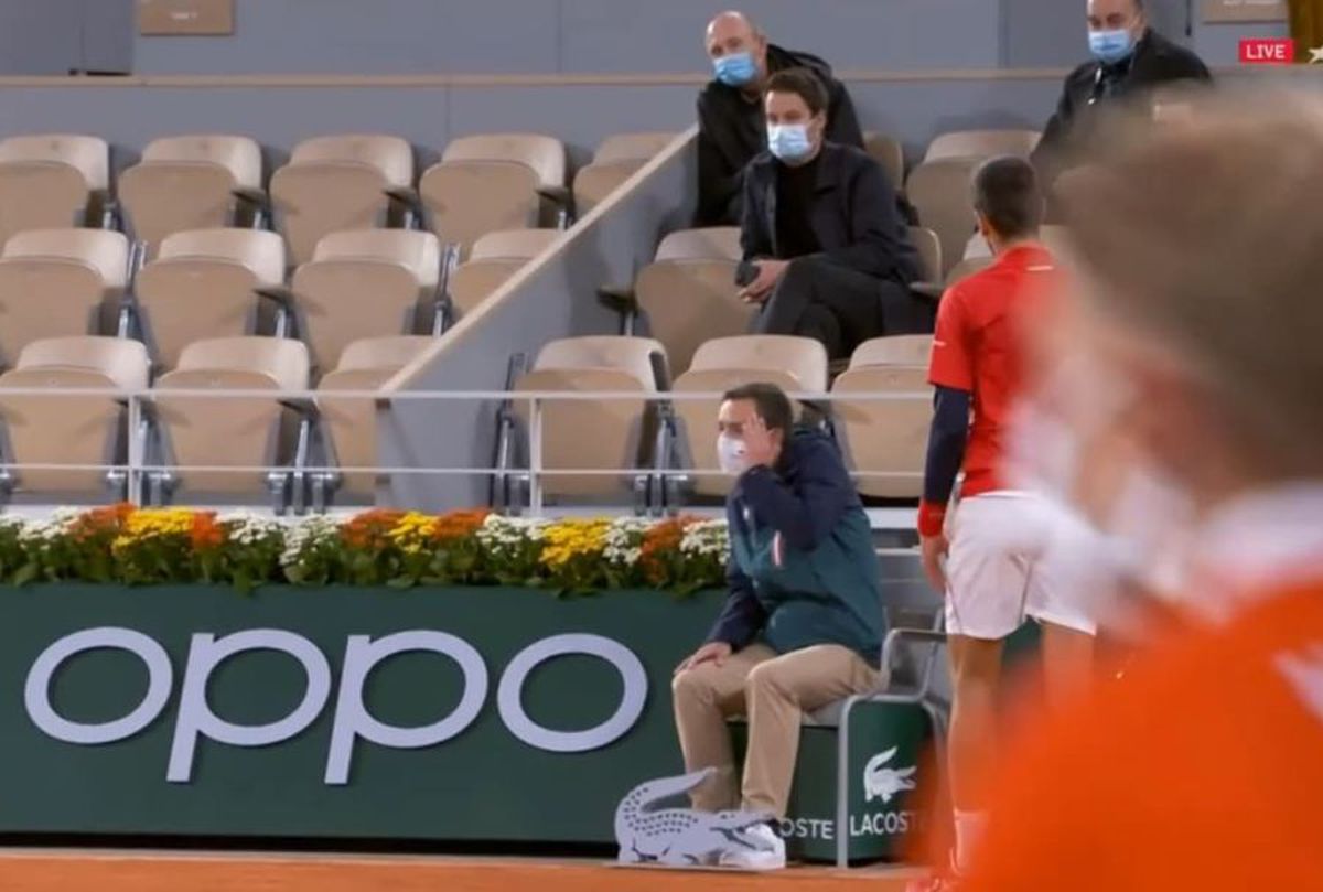 FOTO Déjà vu periculos pentru Novak Djokovic » Sârbul a lovit din nou un arbitru, involuntar, în victoria cu rusul Khachanov
