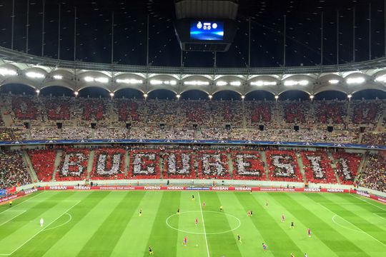 Suporterii FCSB au fost păcăliți să arate mesajul „Doar Dinamo București” la meciul cu Manchester City din preliminariile UCL