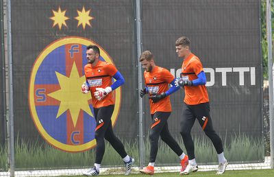 3 fotbaliști de la FCSB depistați pozitiv cu COVID-19