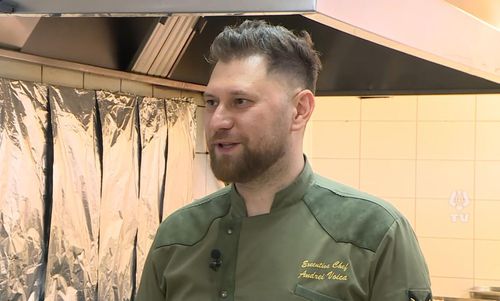 Chef Andrei Voica le-a preparat tricolorilor la cina de ieri praz cu măsline negre.