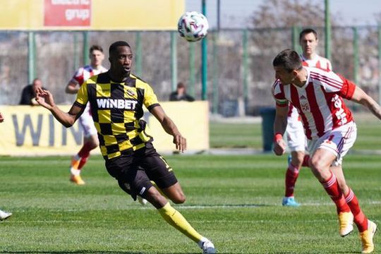 Salif Cisse (în stânga), în tricoul lui Botev Plovdiv / Sursă foto: L'Echo Républicain
