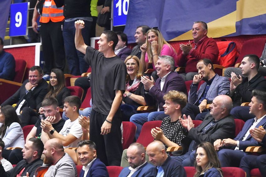 David Popovici ovaționat la Sala Polivalentă // FOTO: Cristi Preda