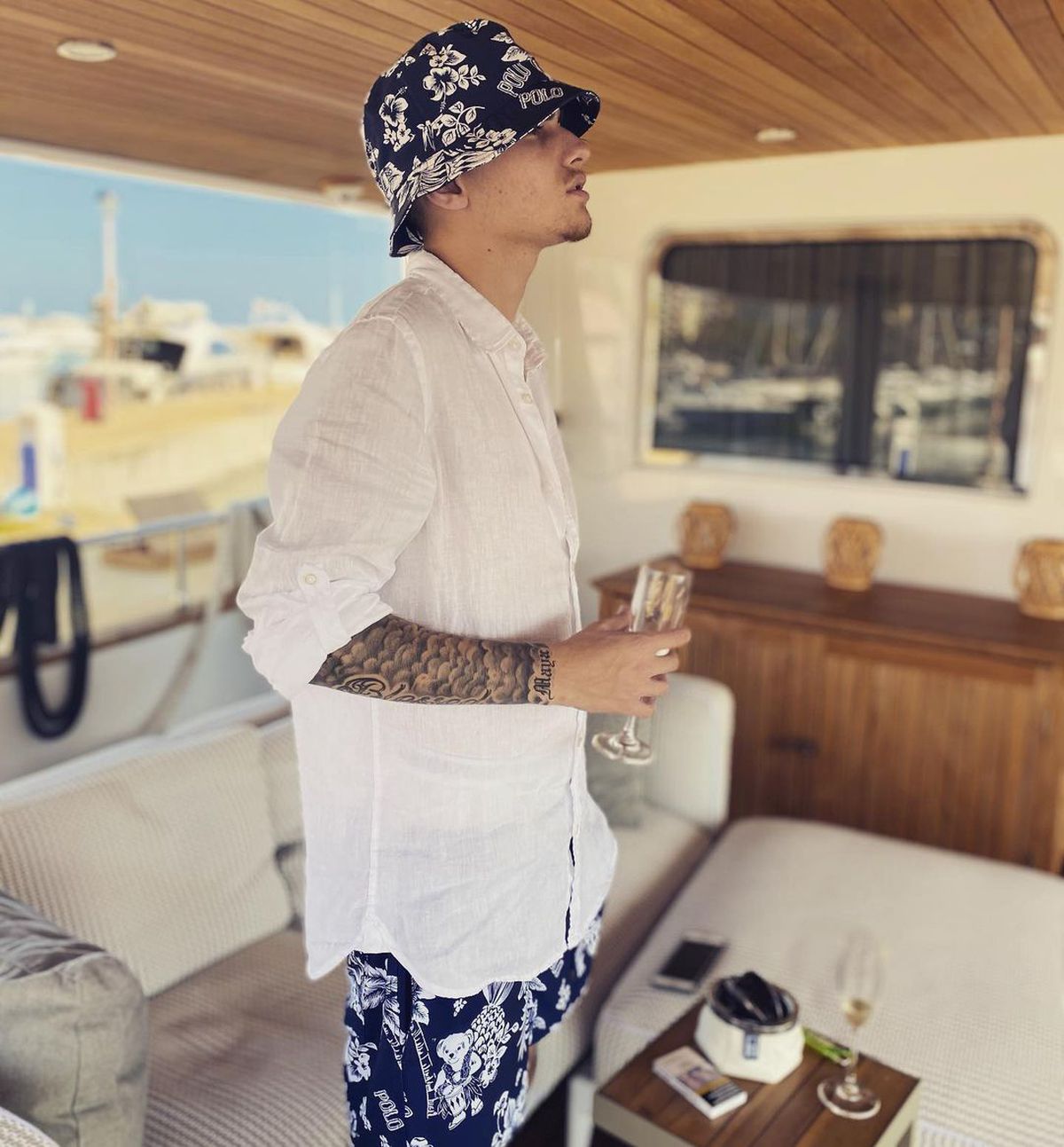 Mario Mutu, sfat pentru iubita de 18 ani, printre imagini cu tentă indecentă: „Școala nu te ajută să pui pâine pe masă, dar e un mare plus”