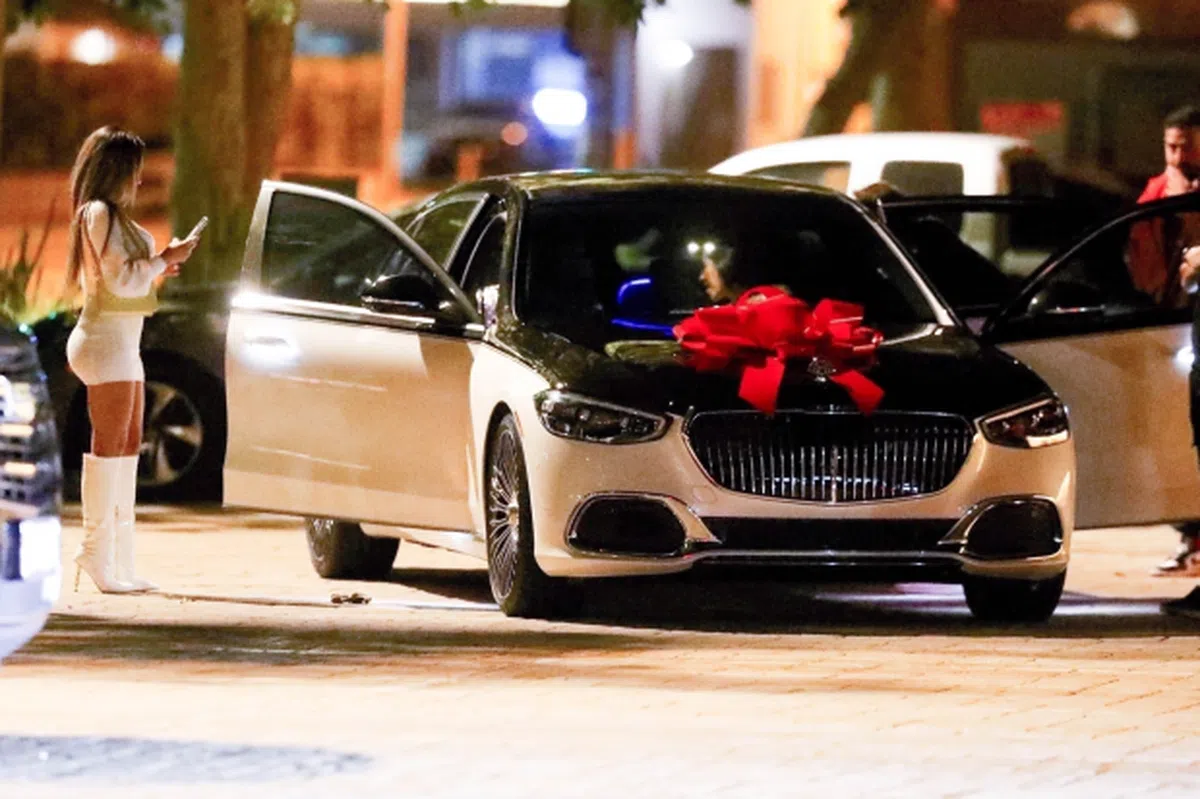 Floyd Mayweather i-a făcut un cadou de 160.000 de lire fostei iubite: „Dacă aș putea alege orice mașină din lume, aș alege-o tot pe aceasta”