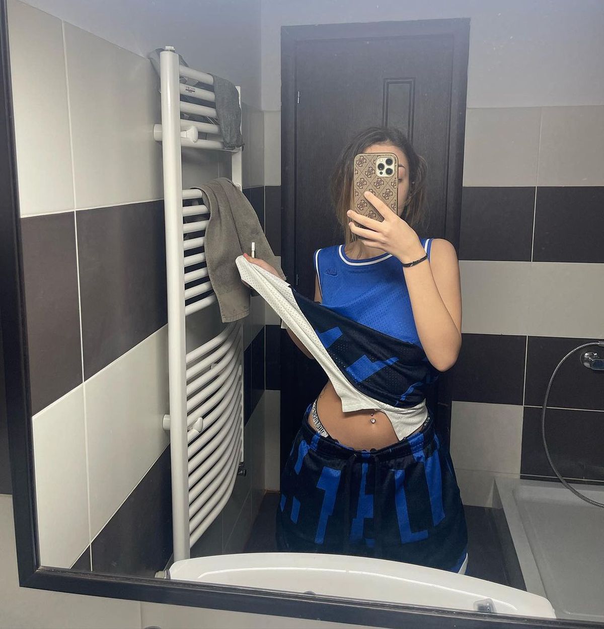 Mario Mutu, sfat pentru iubita de 18 ani, printre imagini cu tentă indecentă: „Școala nu te ajută să pui pâine pe masă, dar e un mare plus”