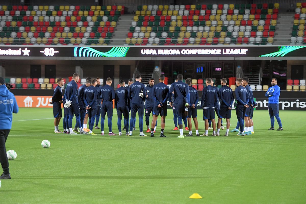 Reacția lui MM Stoica, după ce a văzut gazonul de la Silkeborg: „Mda, asta e carpetă de la Jysk!”