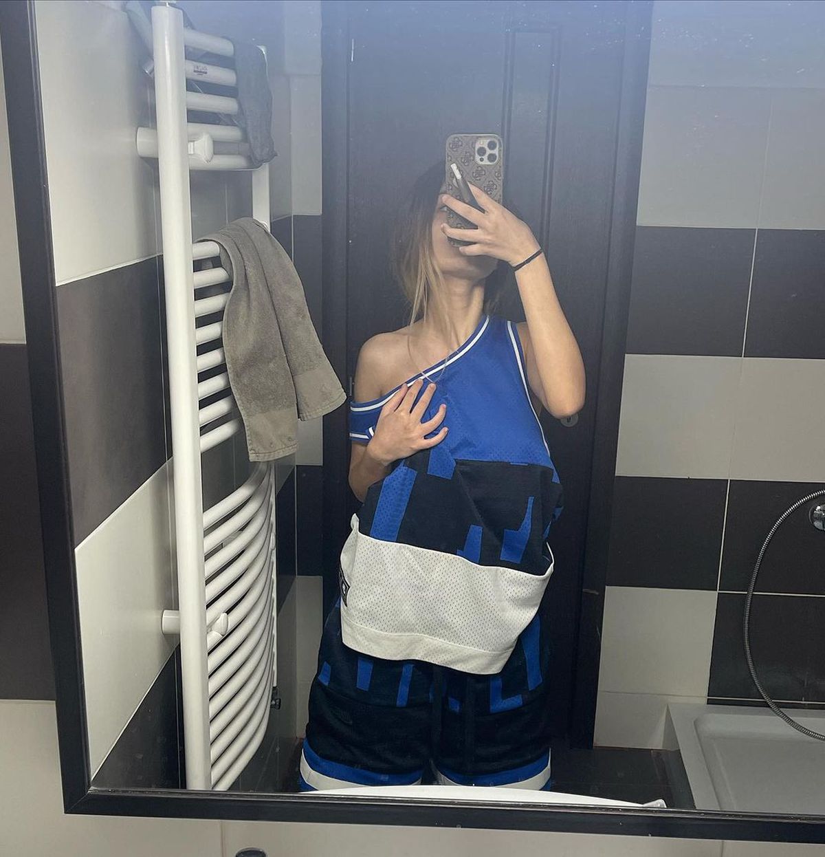 Mario Mutu, sfat pentru iubita de 18 ani, printre imagini cu tentă indecentă: „Școala nu te ajută să pui pâine pe masă, dar e un mare plus”