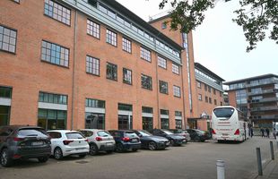 FCSB s-a cazat într-o fostă fabrică de hârtie » Imaginile surprinse de GSP la sosirea în Silkeborg