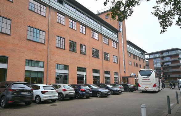 FCSB s-a cazat într-o fostă fabrică de hârtie » Imaginile surprinse de GSP la sosirea în Silkeborg