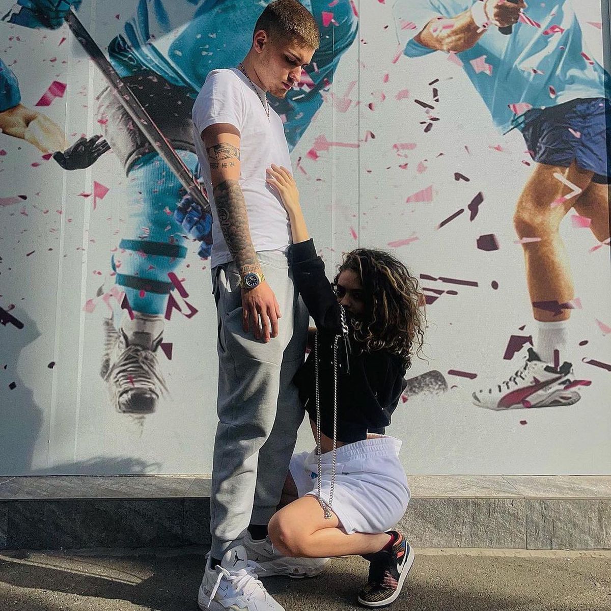 Mario Mutu, sfat pentru iubita de 18 ani, printre imagini cu tentă indecentă: „Școala nu te ajută să pui pâine pe masă, dar e un mare plus”