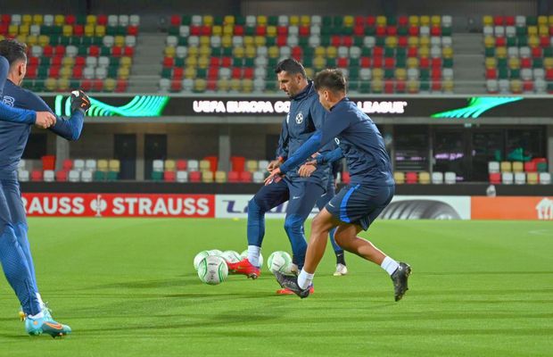 Reacția lui MM Stoica, după ce a văzut gazonul de la Silkeborg: „Mda, asta e carpetă de la Jysk!”